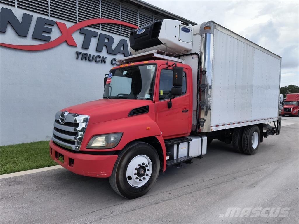 Hino 268A Camiones con caja de remolque