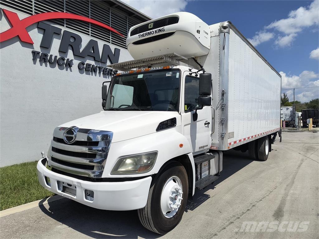Hino 338 Camiones con caja de remolque