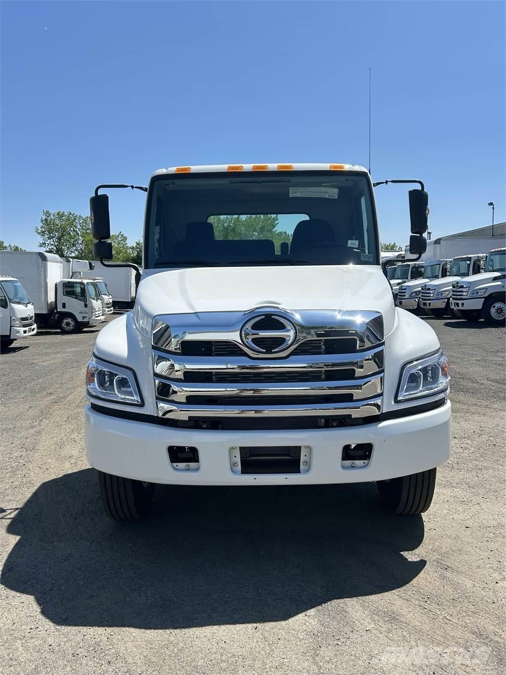 Hino L7 Camiones con chasís y cabina