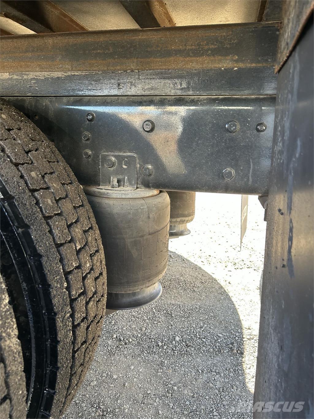 International MV607 Camiones con caja de remolque