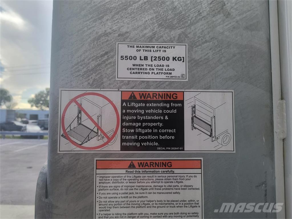 Isuzu FTR-MT6G2 Camiones con caja de remolque