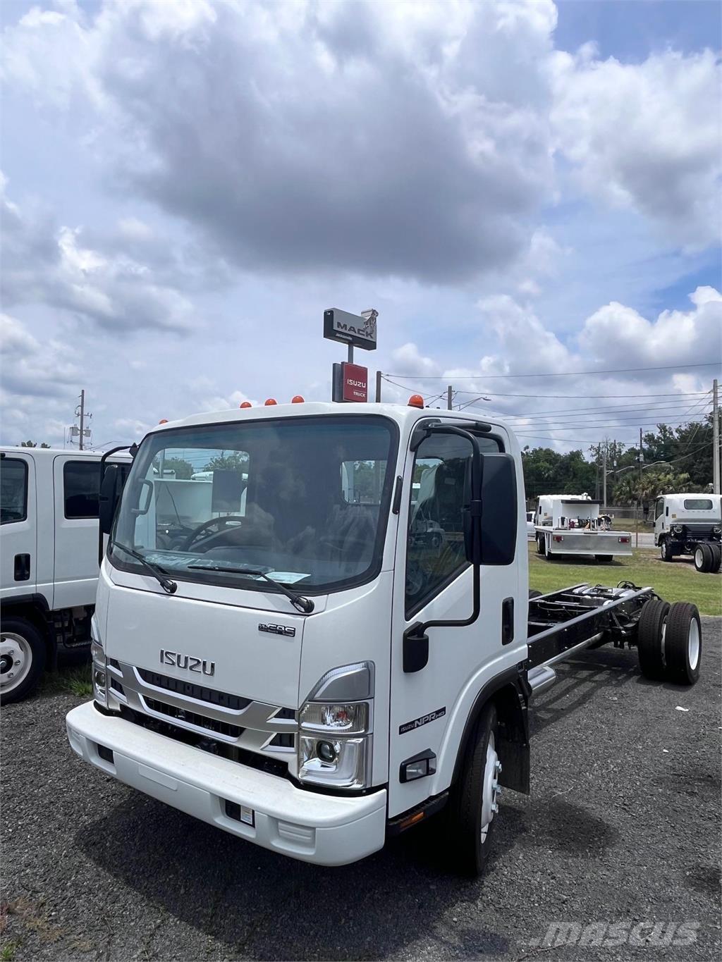 Isuzu NPR-1F404 Camiones con chasís y cabina