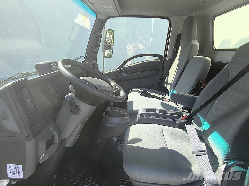 Isuzu NPR-3F324 Camiones con caja de remolque