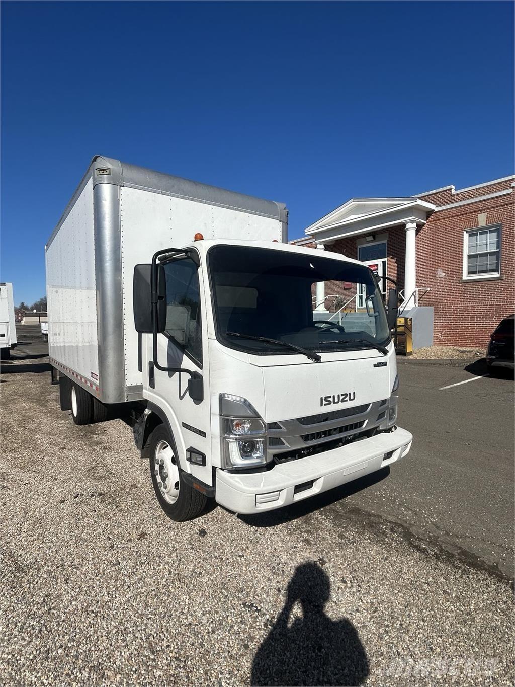 Isuzu NPR HD Camiones con caja de remolque