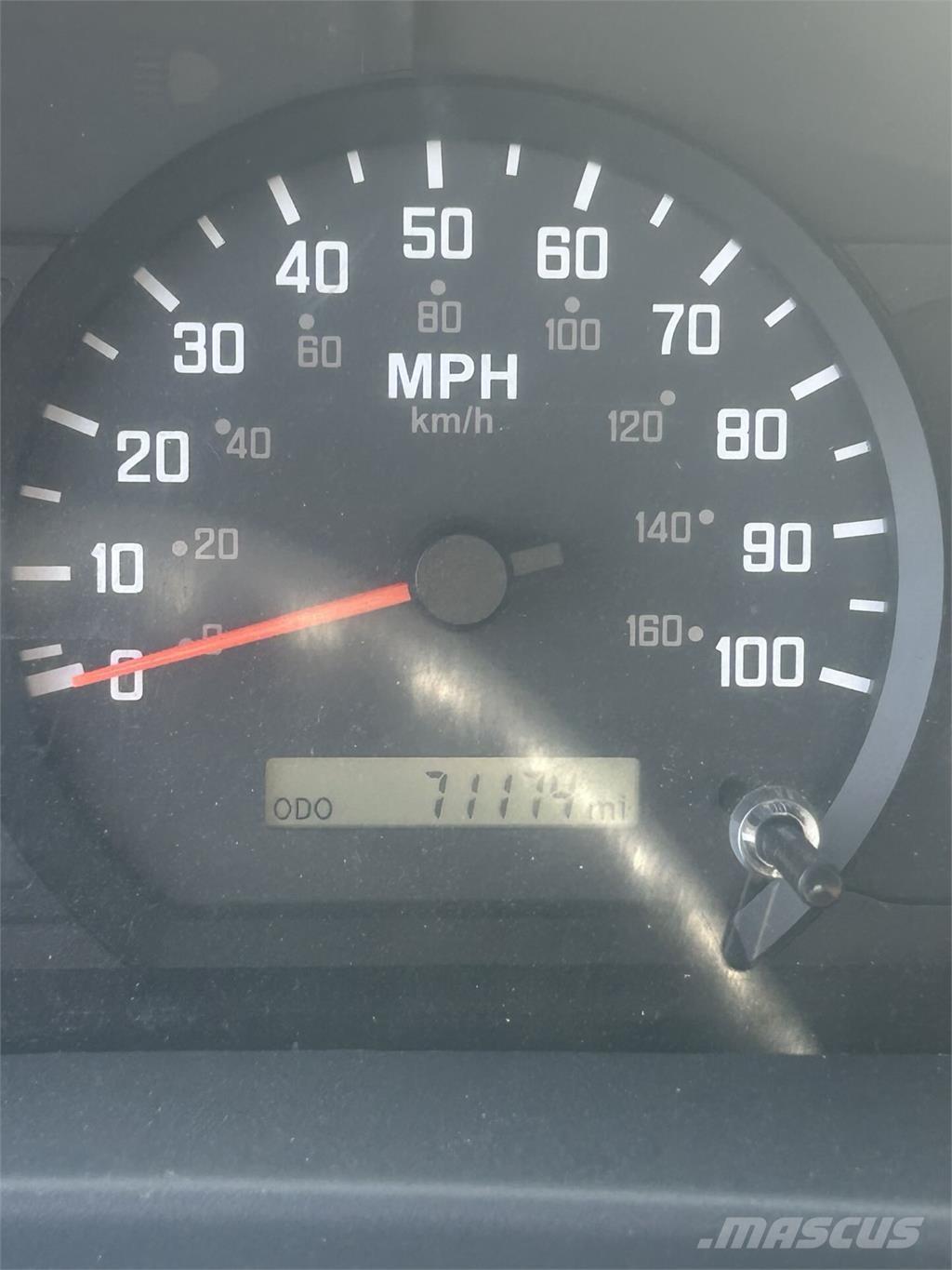 Isuzu NPR HD Camiones con caja de remolque