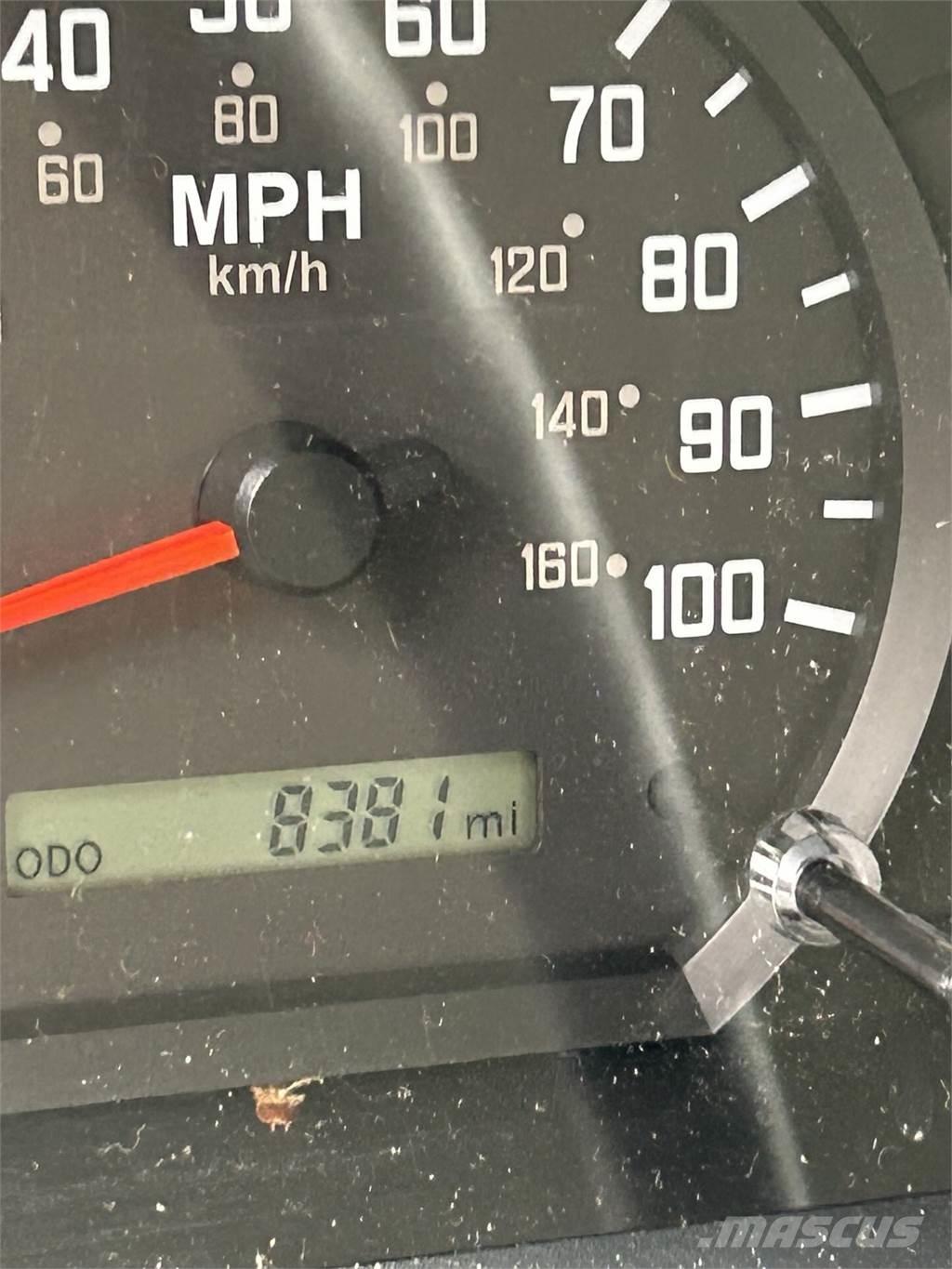 Isuzu NPR HD DC Bañeras basculantes usadas