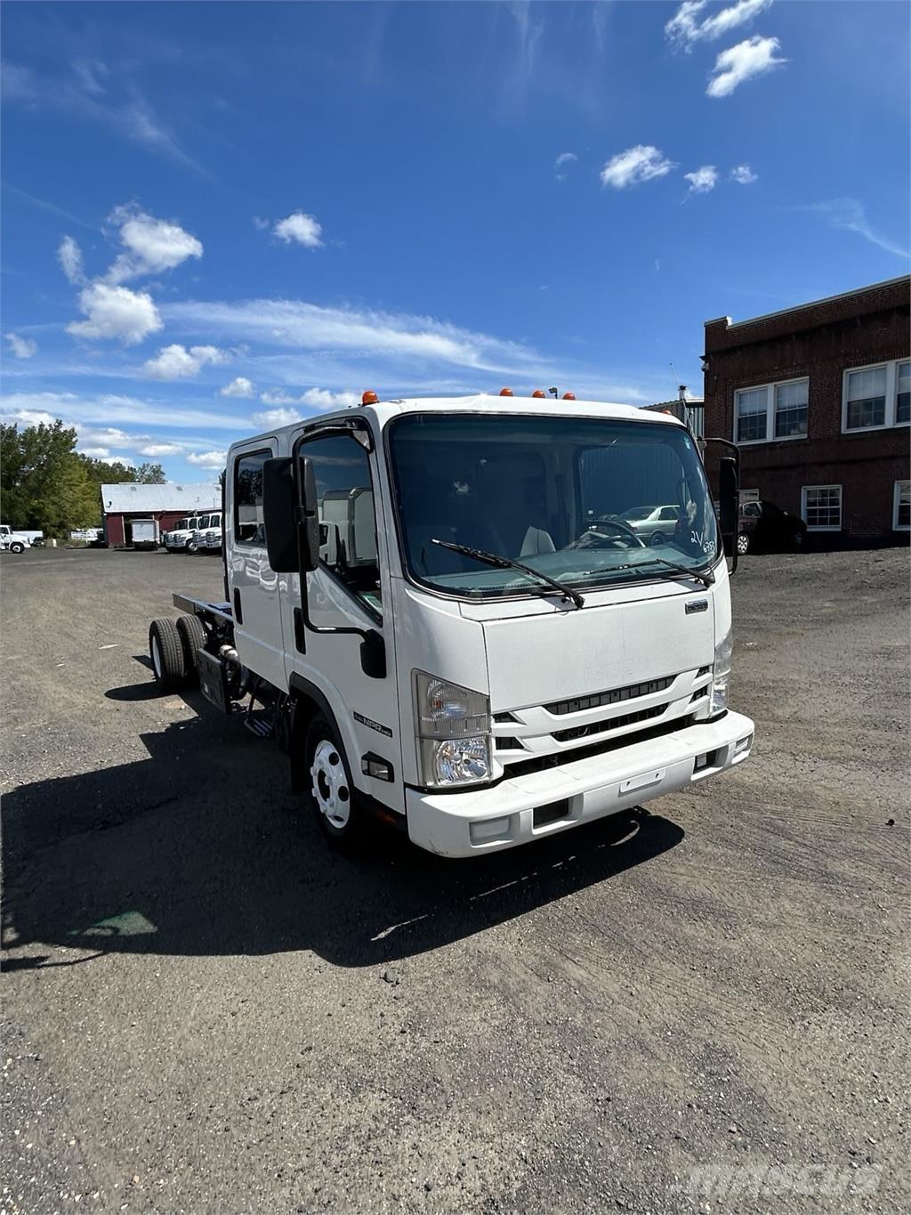 Isuzu NPR HD DC Camiones con chasís y cabina