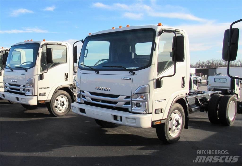 Isuzu NPRHD Camiones con chasís y cabina