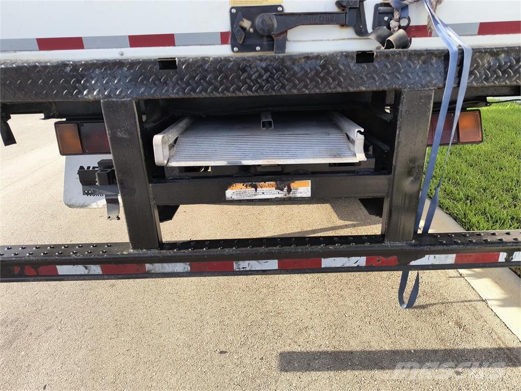 Isuzu NQR Camiones con caja de remolque