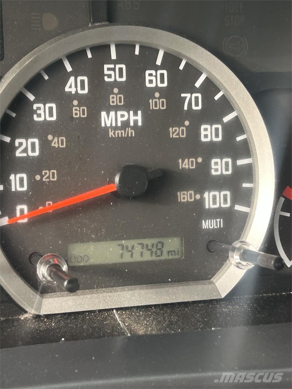 Isuzu NQR Camiones con caja de remolque