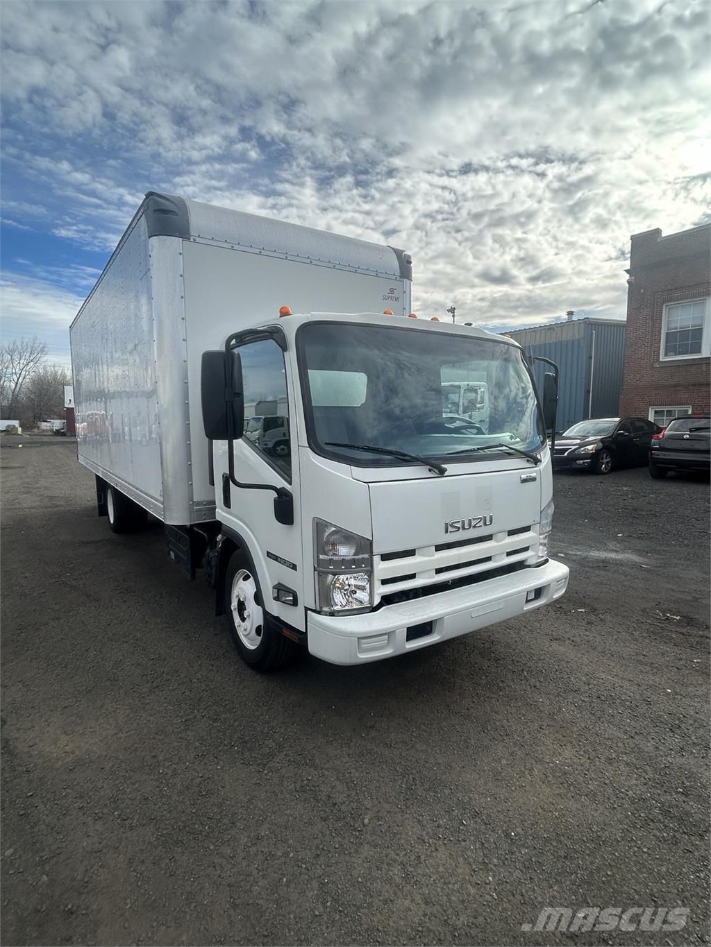 Isuzu NQR Camiones con caja de remolque