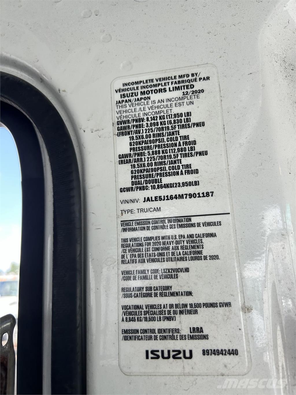 Isuzu NQR DC Camiones con caja de remolque