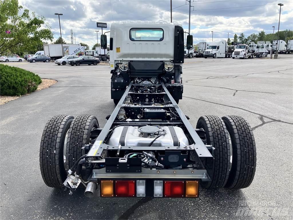 Isuzu NRR Camiones con chasís y cabina