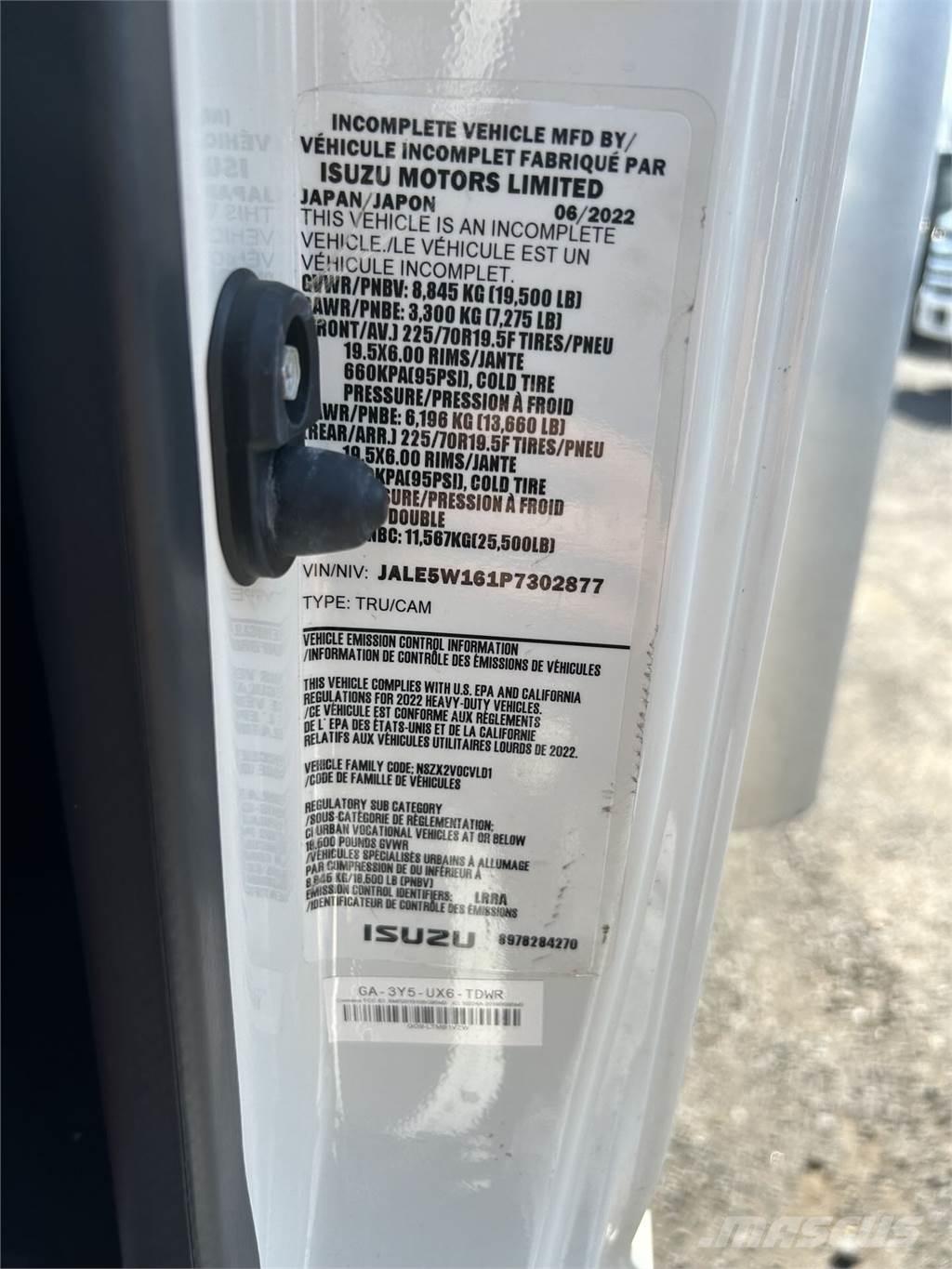 Isuzu NRR Camiones con caja de remolque