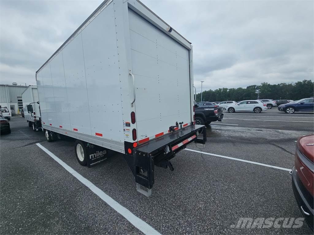 Isuzu NRR Camiones con caja de remolque