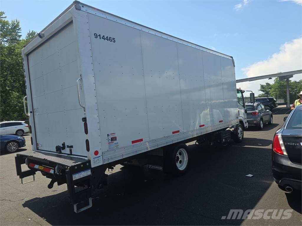 Isuzu NRR Camiones con caja de remolque