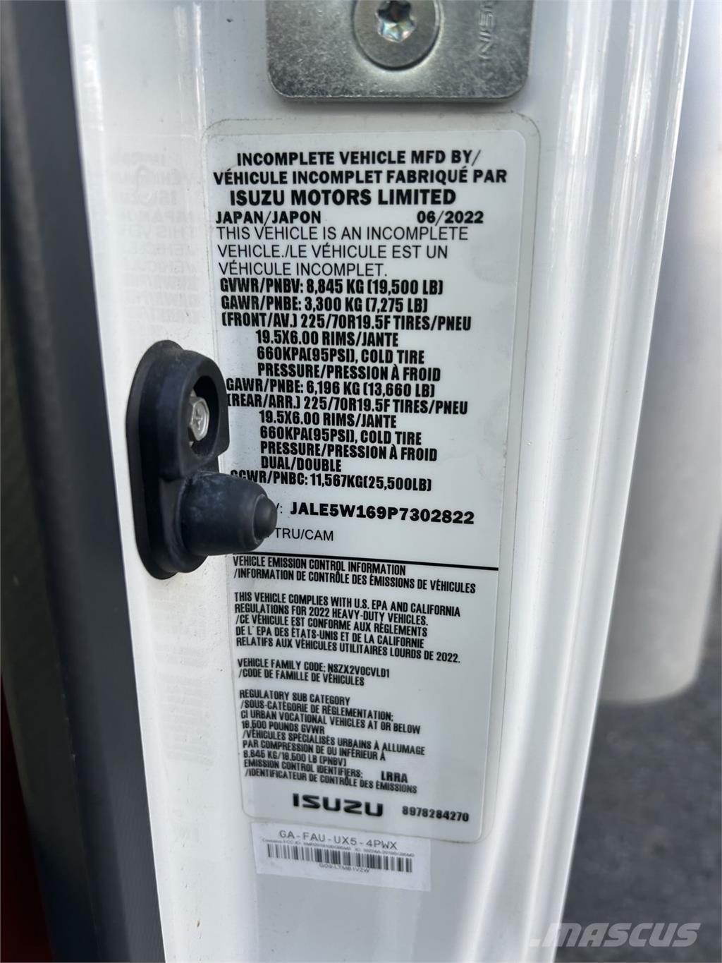 Isuzu NRR Camiones con caja de remolque