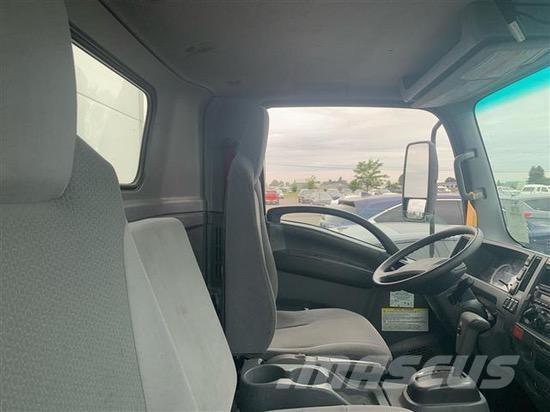 Isuzu NRR Camiones con caja de remolque