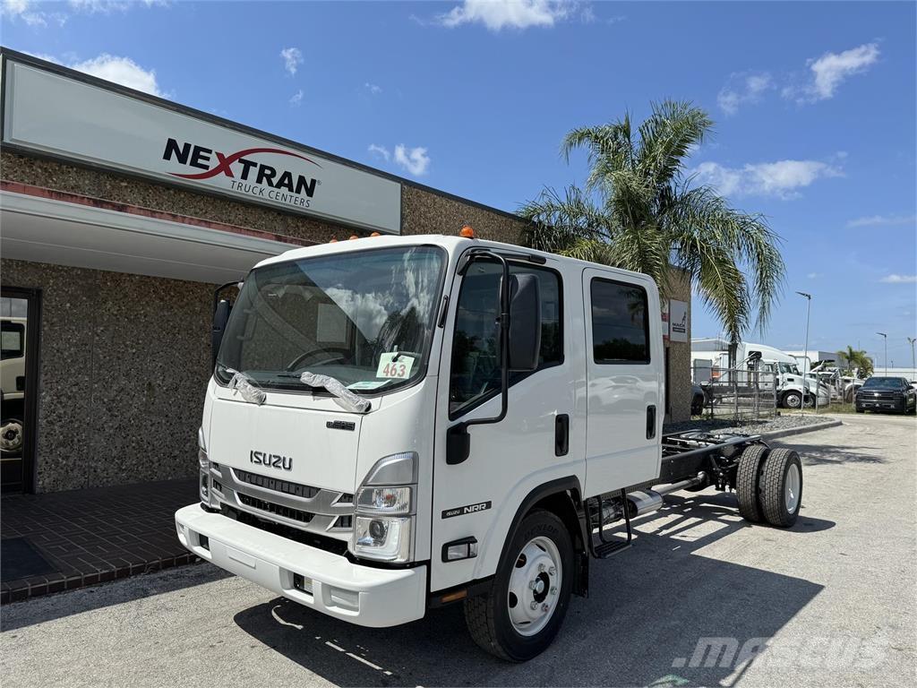 Isuzu NRR-1V404 Camiones con chasís y cabina