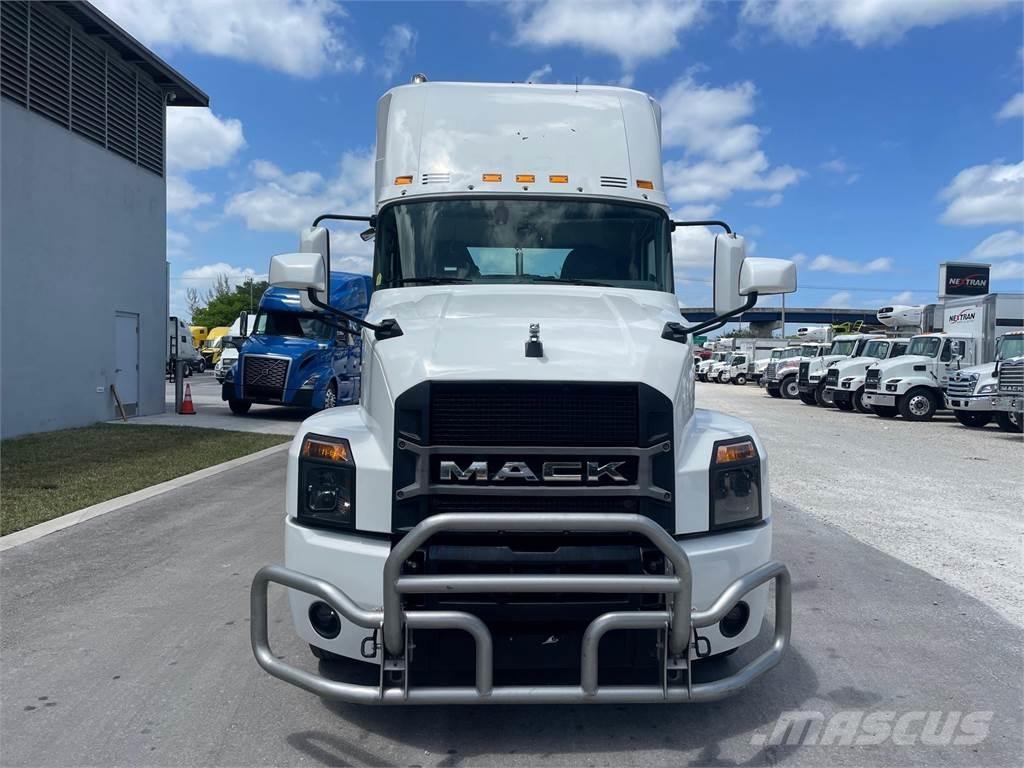 Mack AN64T Camiones tractor