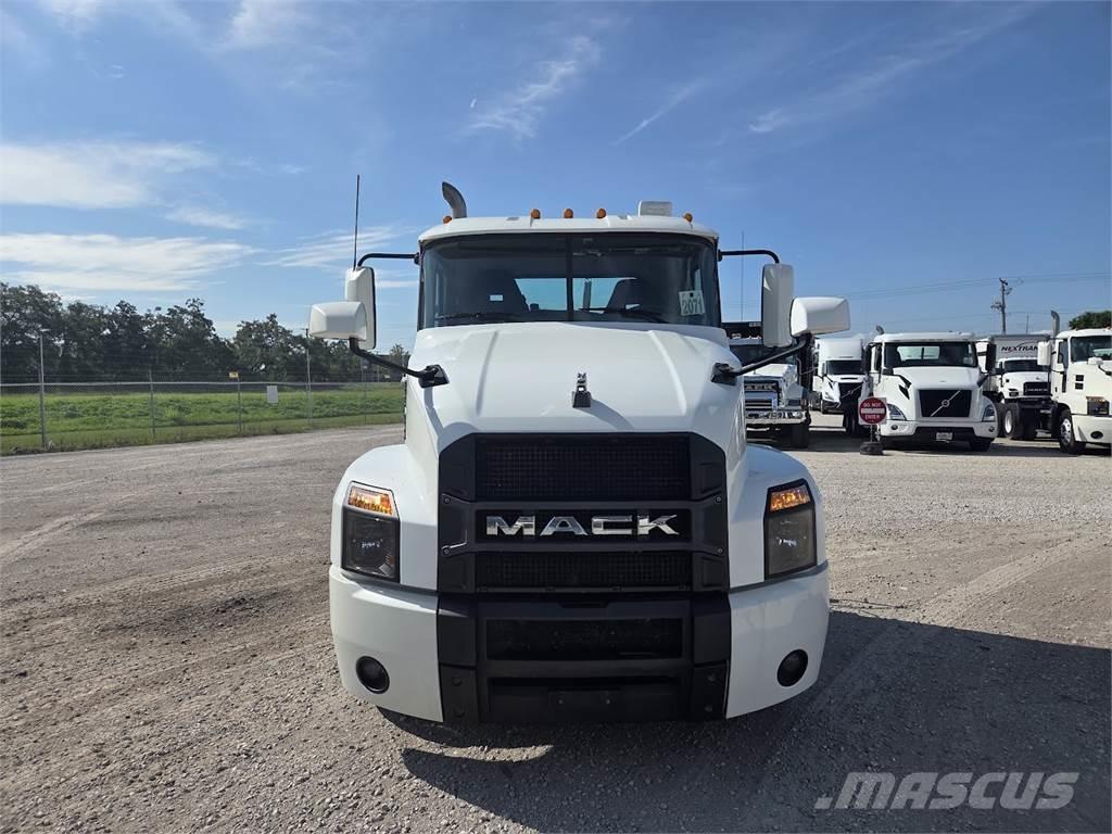 Mack AN64T Camiones tractor