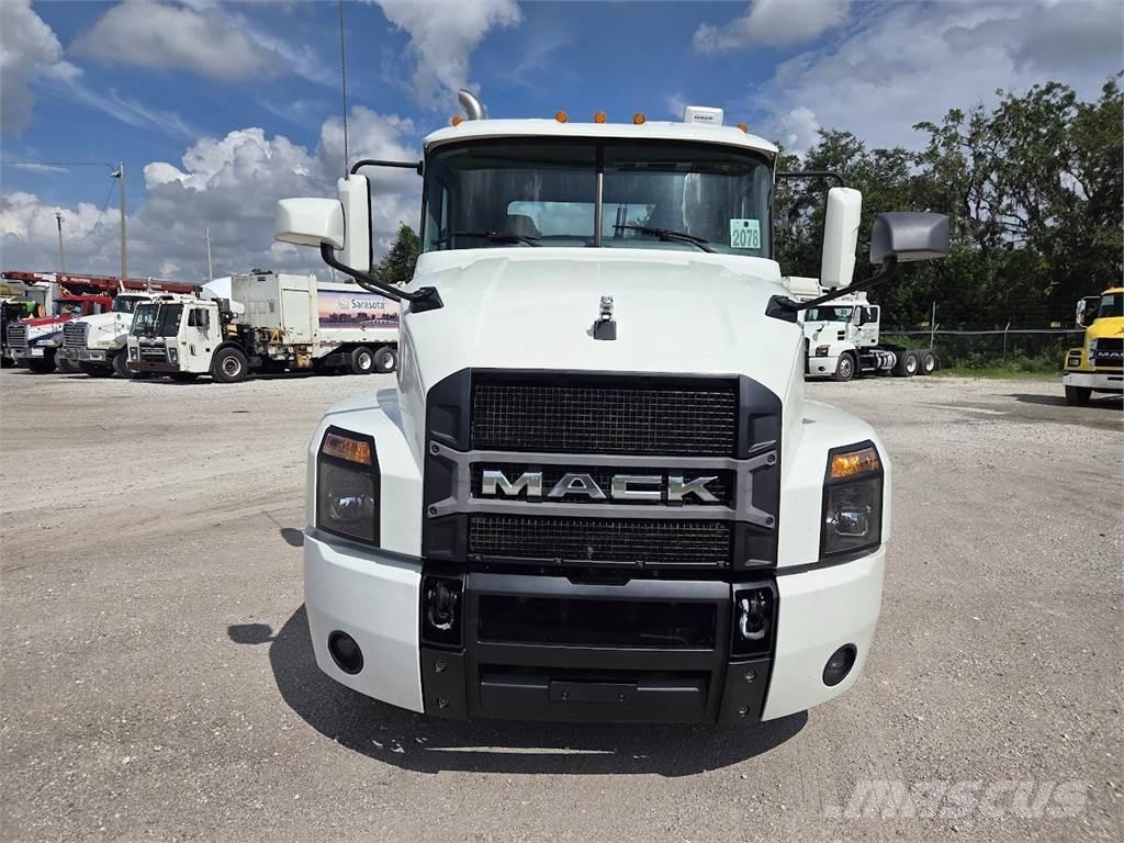 Mack AN64T Camiones tractor