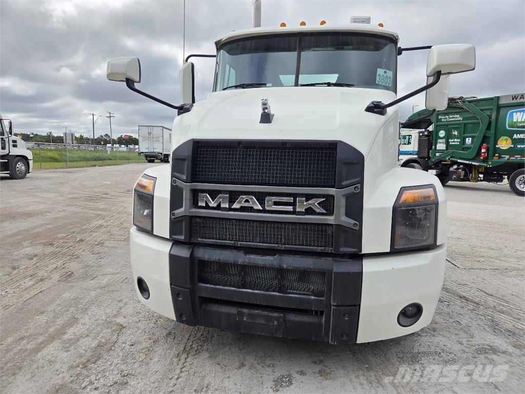 Mack AN64T Camiones tractor