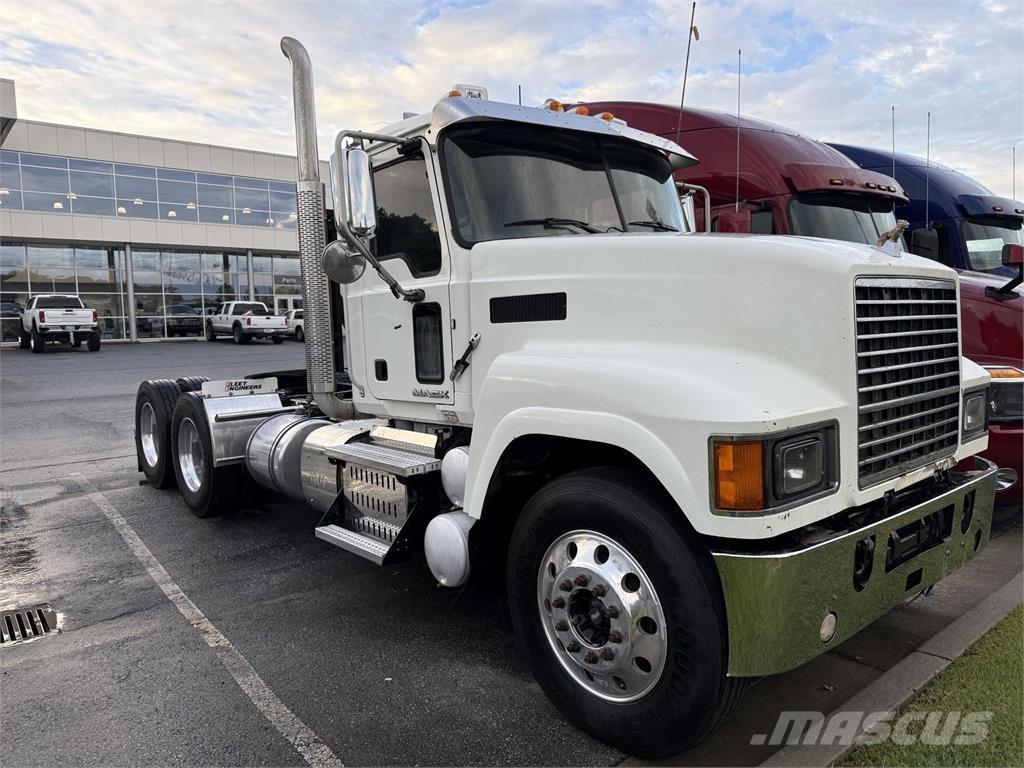 Mack CHU613 Camiones tractor