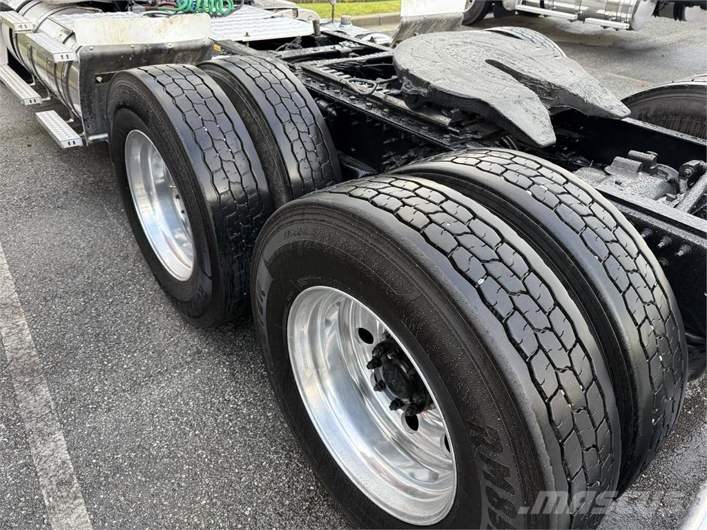 Mack CHU613 Camiones tractor