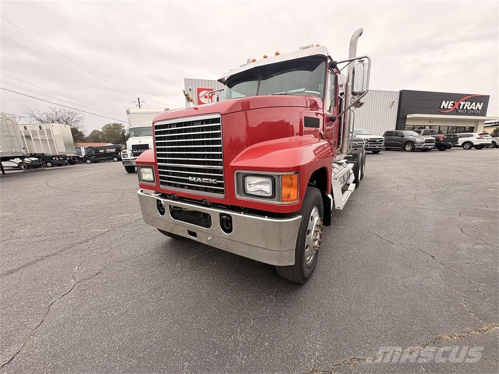 Mack CHU613 Camiones tractor