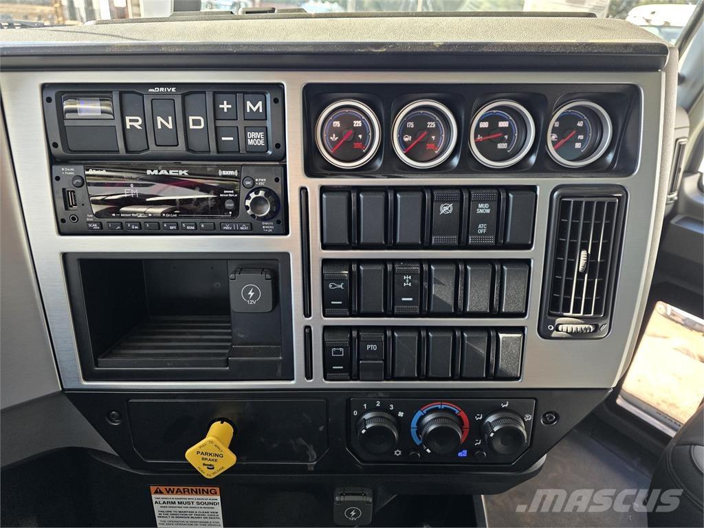 Mack GR64B Bañeras basculantes usadas