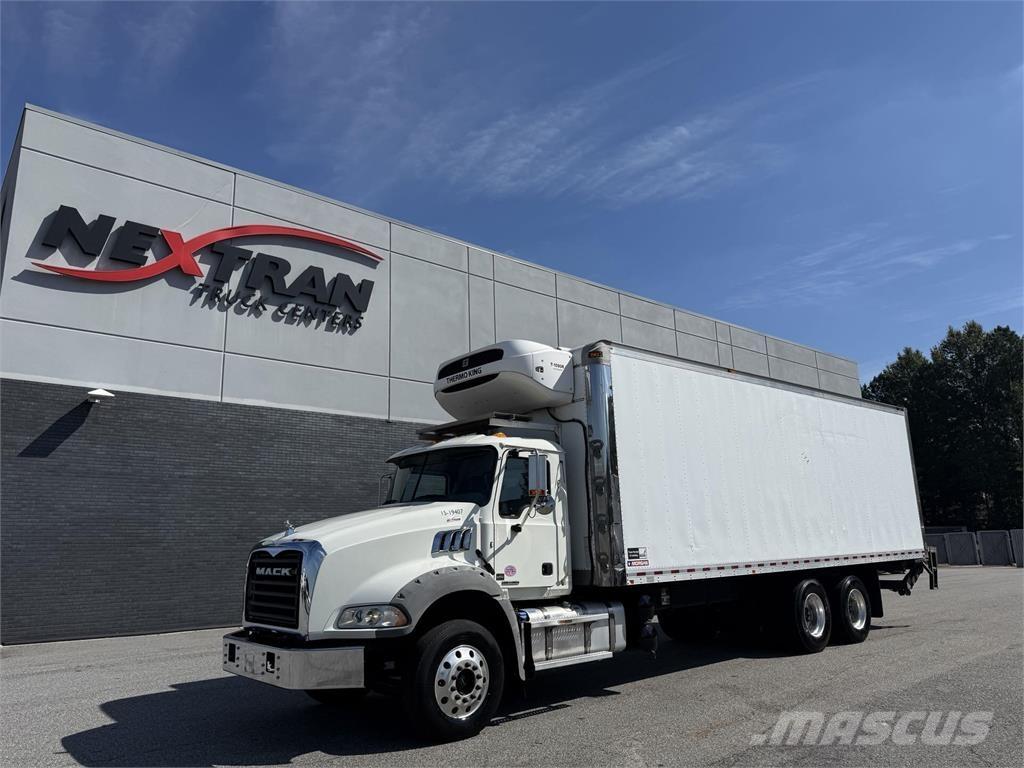 Mack GR64B9 Camiones con caja de remolque