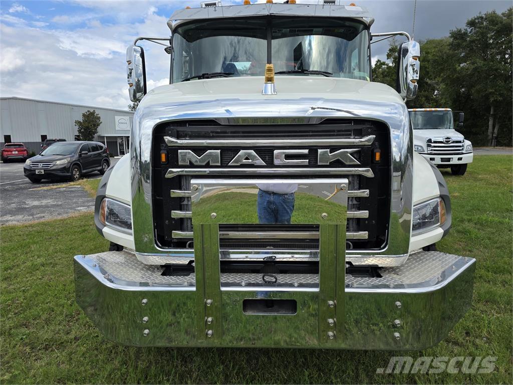 Mack GR64BR Otros