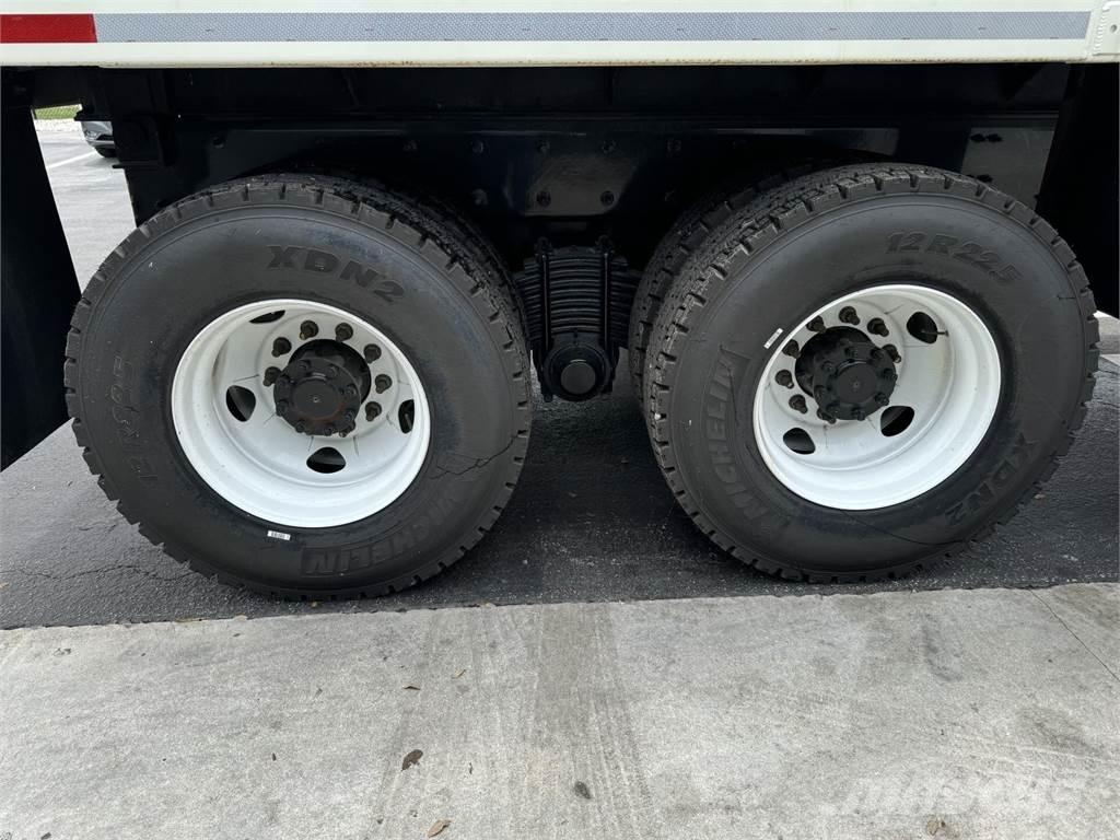 Mack GR64BRX Bañeras basculantes usadas