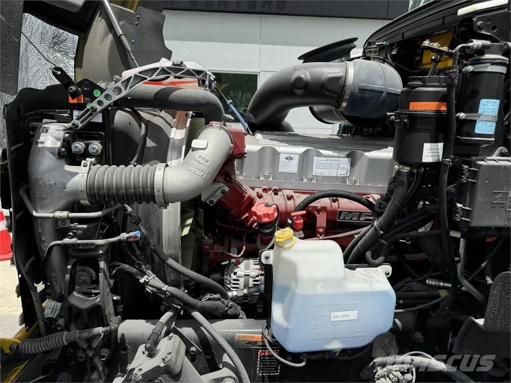 Mack GR64BRX Bañeras basculantes usadas