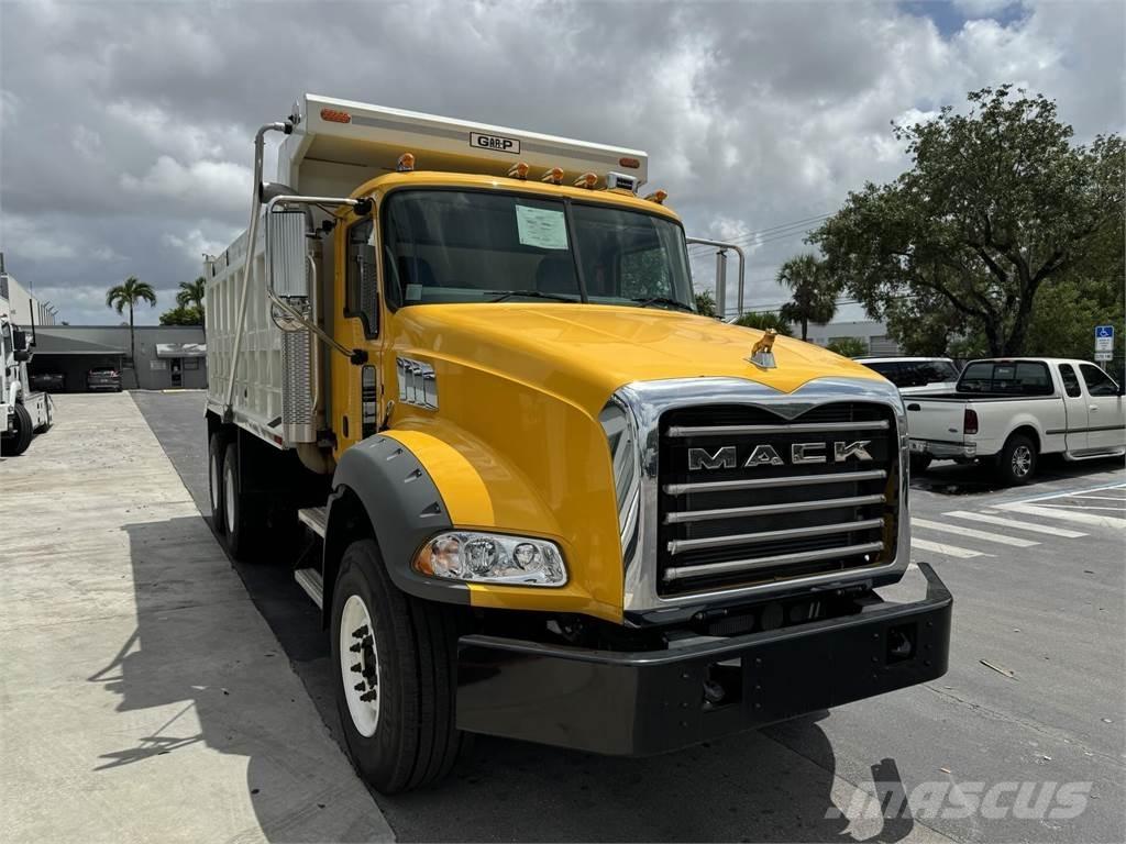 Mack GR64BRX Bañeras basculantes usadas