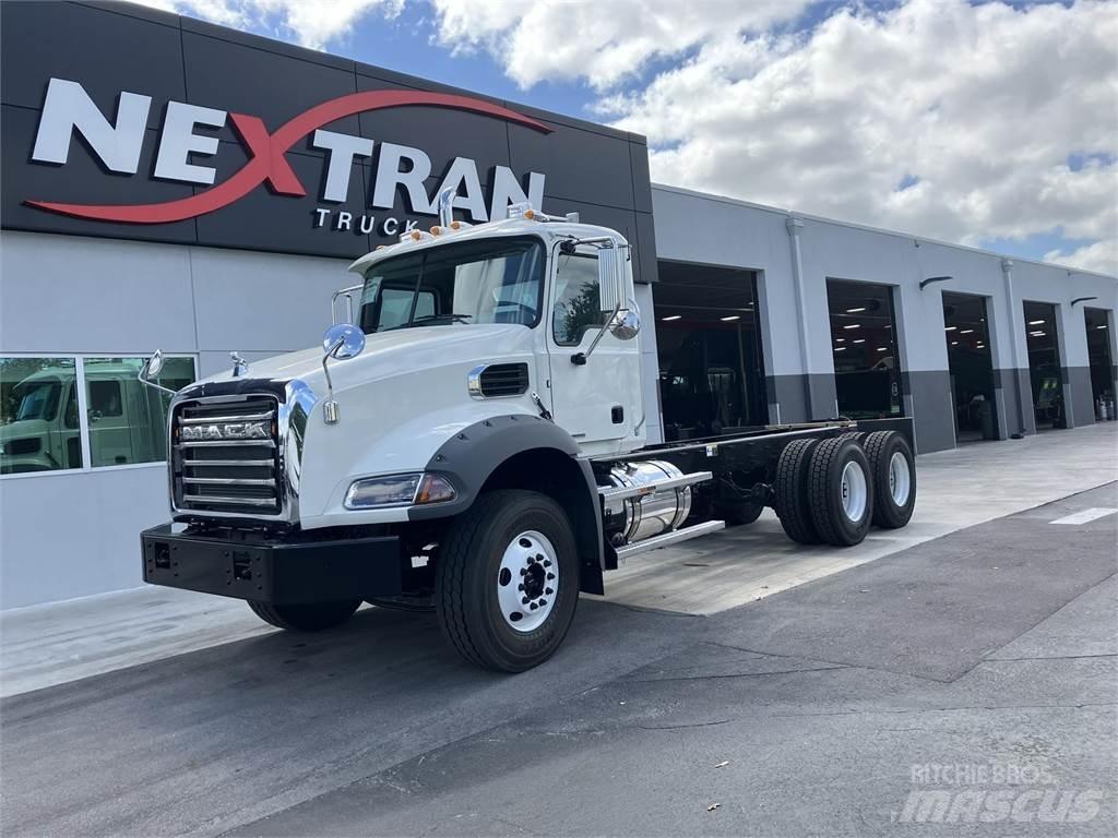 Mack GR64BX Bañeras basculantes usadas