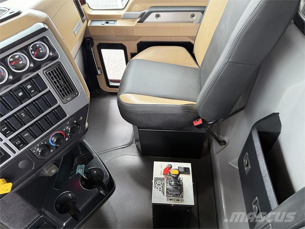 Mack GR64F Bañeras basculantes usadas