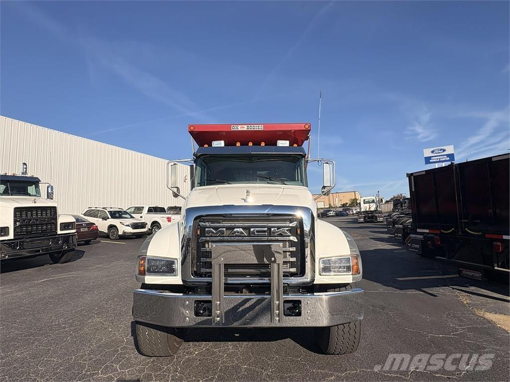 Mack GR64F Bañeras basculantes usadas