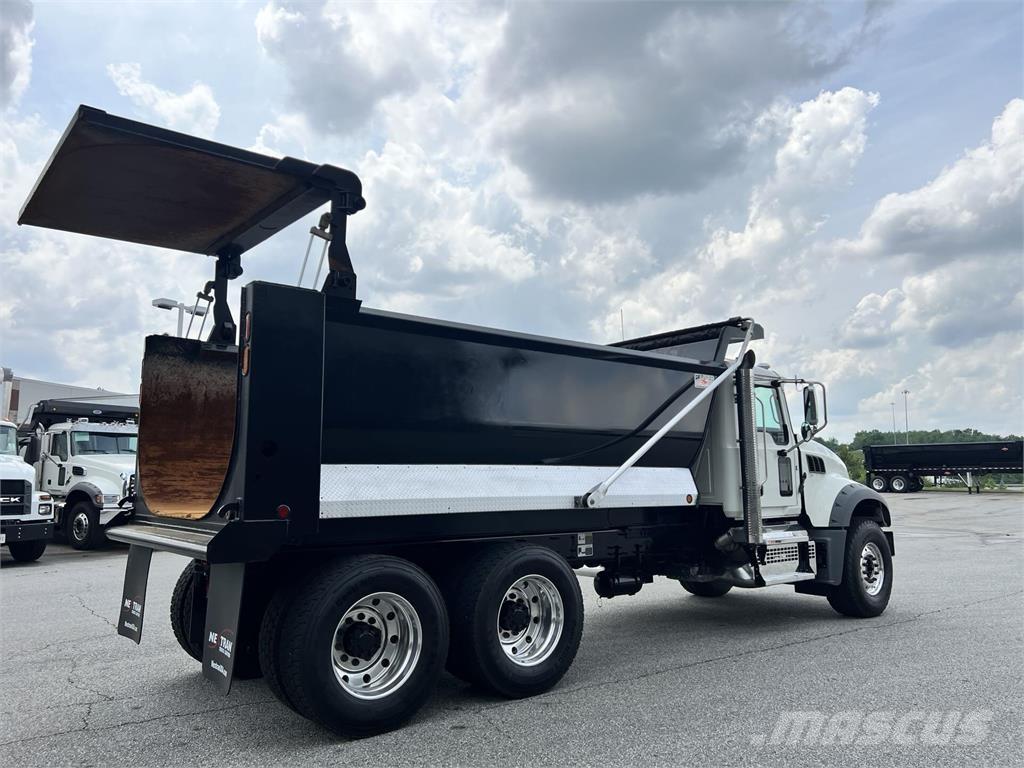 Mack GR64FR Bañeras basculantes usadas