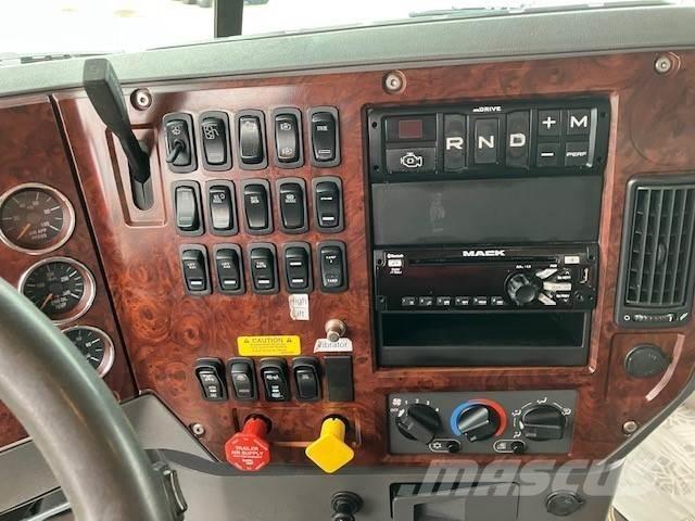 Mack GU800 Camiones con chasís y cabina