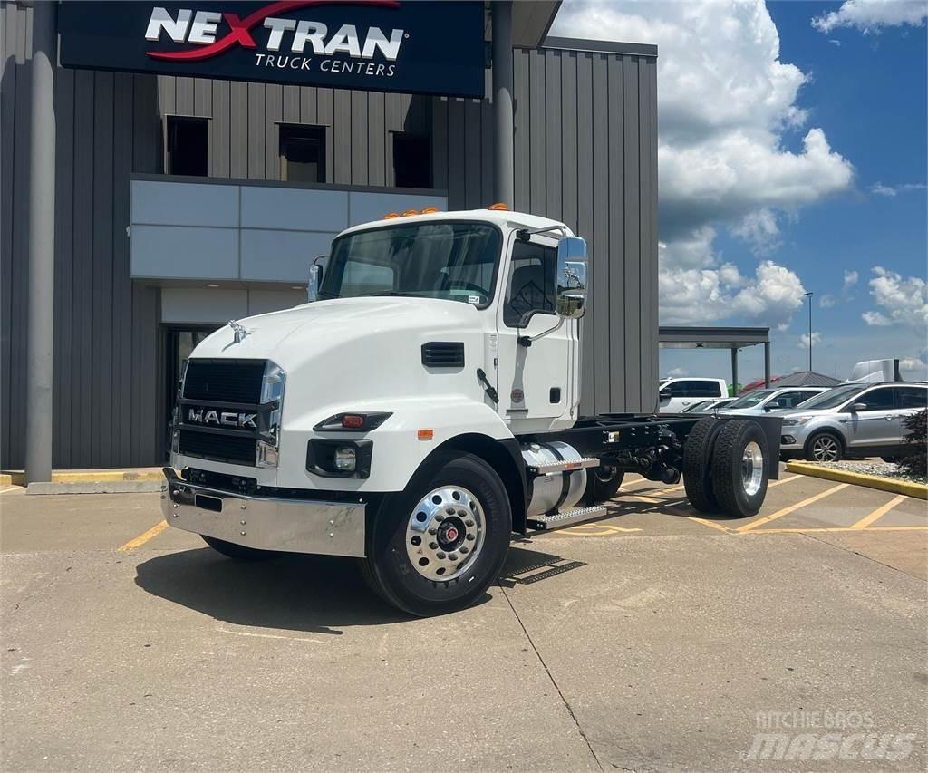 Mack MD642 Camiones con chasís y cabina