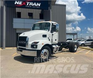 Mack MD642 Camiones con chasís y cabina