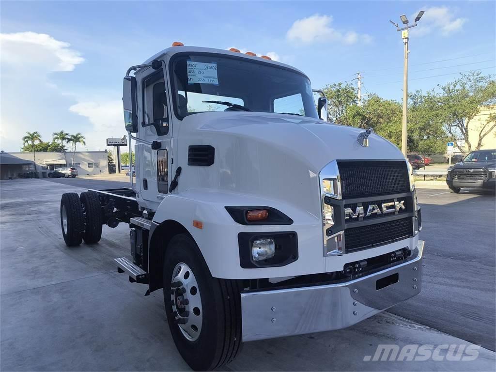 Mack MD7 42R Camiones con chasís y cabina