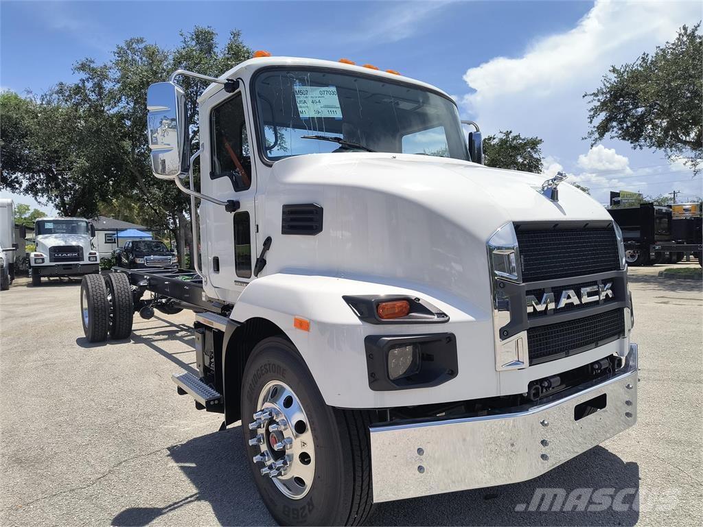 Mack MD7 42R Camiones con chasís y cabina