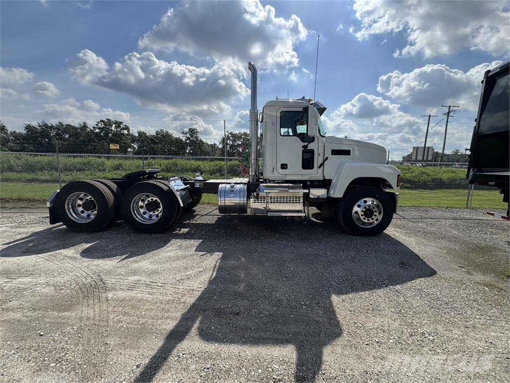 Mack PI64T Camiones tractor