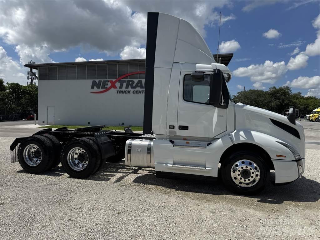 Volvo VNL64T300 Camiones tractor