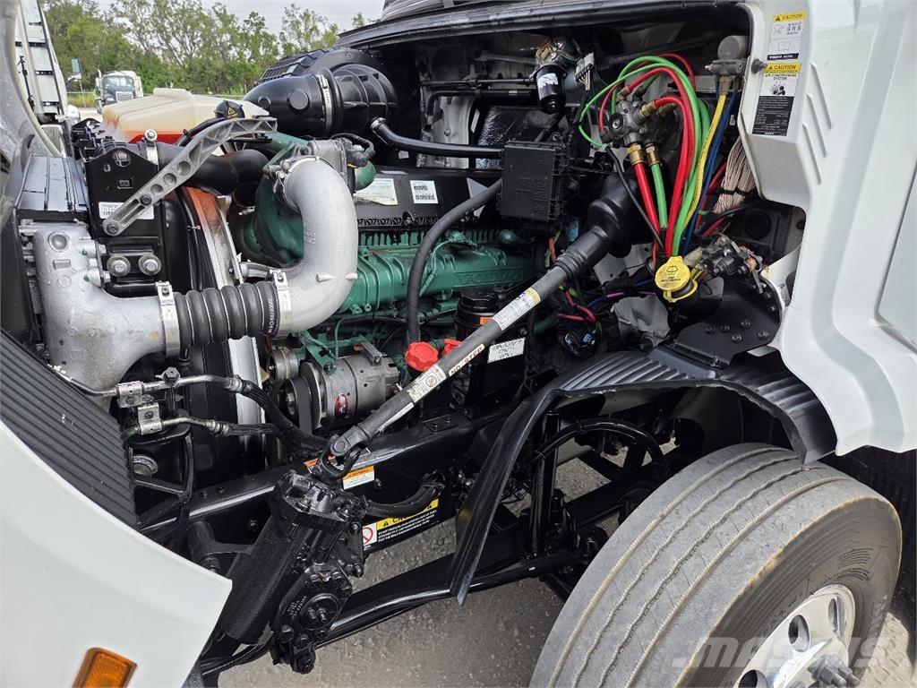 Volvo VNL64T300 Camiones tractor