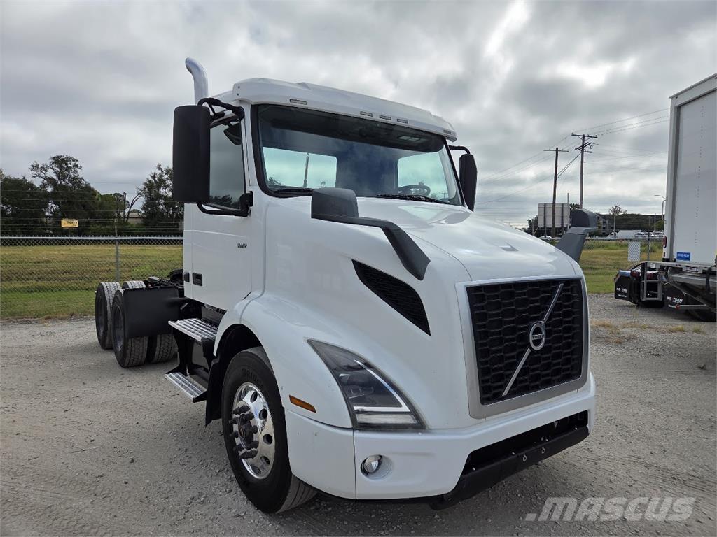 Volvo VNL64T300 Camiones tractor