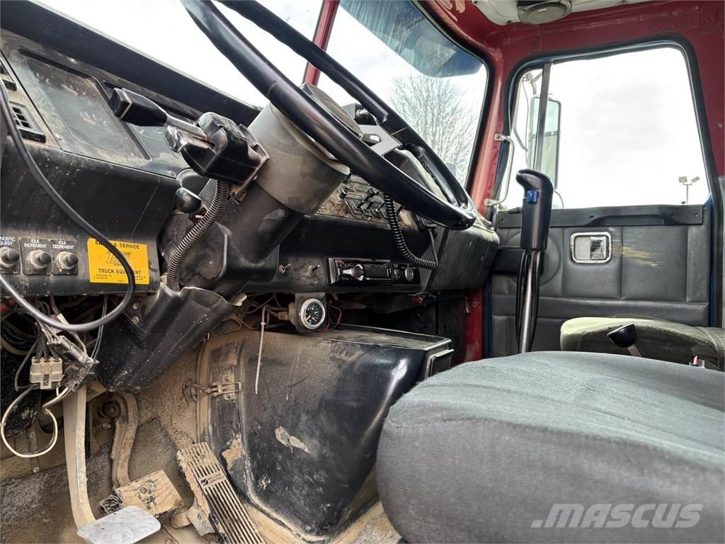 Volvo WG64T Bañeras basculantes usadas